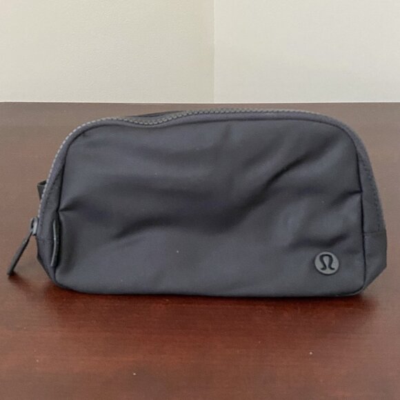 Lululemon Everywhere Belt Bag 1L NWT - Picture 4 of 13